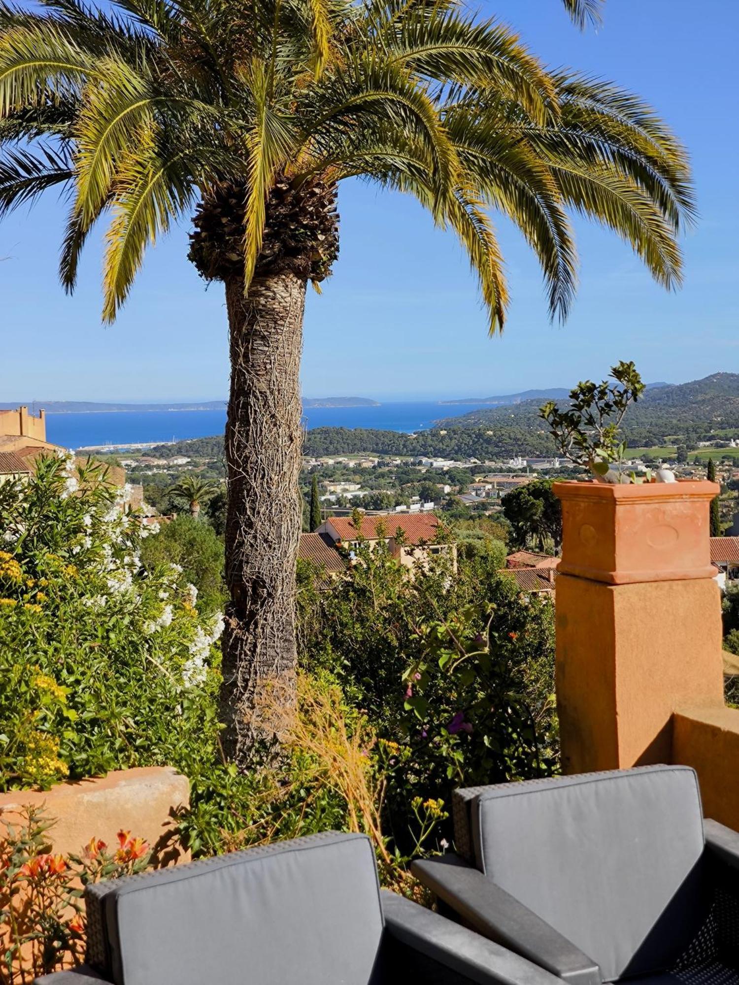 Love-Room Discret 40 M2 Bormes Les Mimosas Village Avec Terrasse Exterior photo