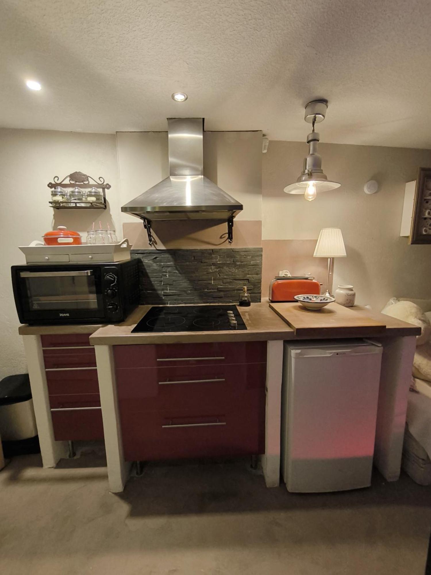 Love-Room Discret 40 M2 Bormes Les Mimosas Village Avec Terrasse Exterior photo