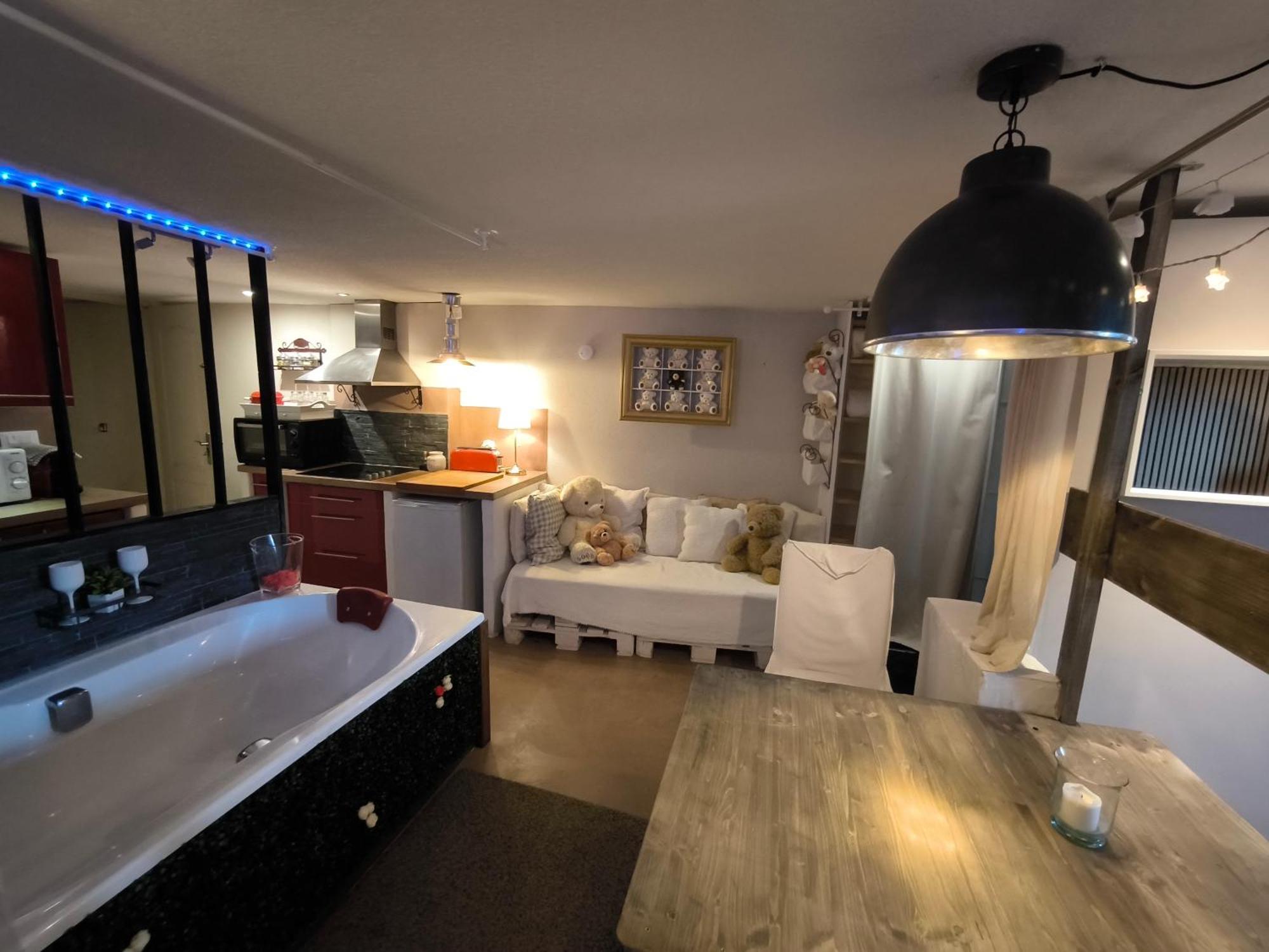 Love-Room Discret 40 M2 Bormes Les Mimosas Village Avec Terrasse Exterior photo