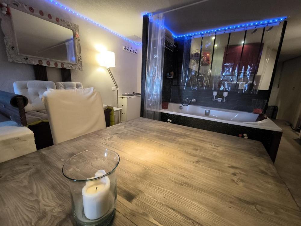 Love-Room Discret 40 M2 Bormes Les Mimosas Village Avec Terrasse Exterior photo